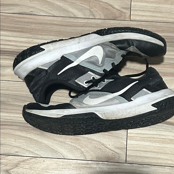 Nike Black and Gray Running Sneakers - Picture 7 of 7